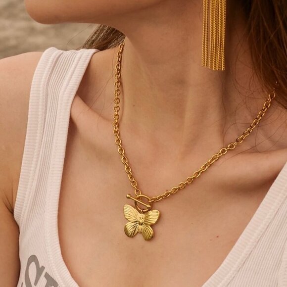 NWT Statement Butterfly Pendant Necklace 18K Gold Plated Chunky Toggle Clasp - Picture 8 of 12